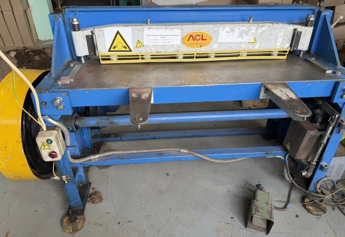 Гильотина электромеханическая Stalex Q11-3x1300