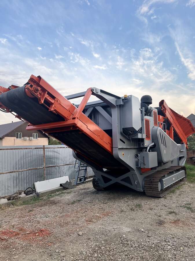 Конусная самоходная дробилка SANDVIK QH 331