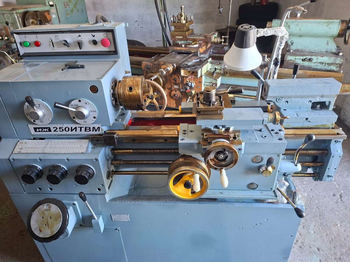 Токарный станок ИЖ 250ИТВ