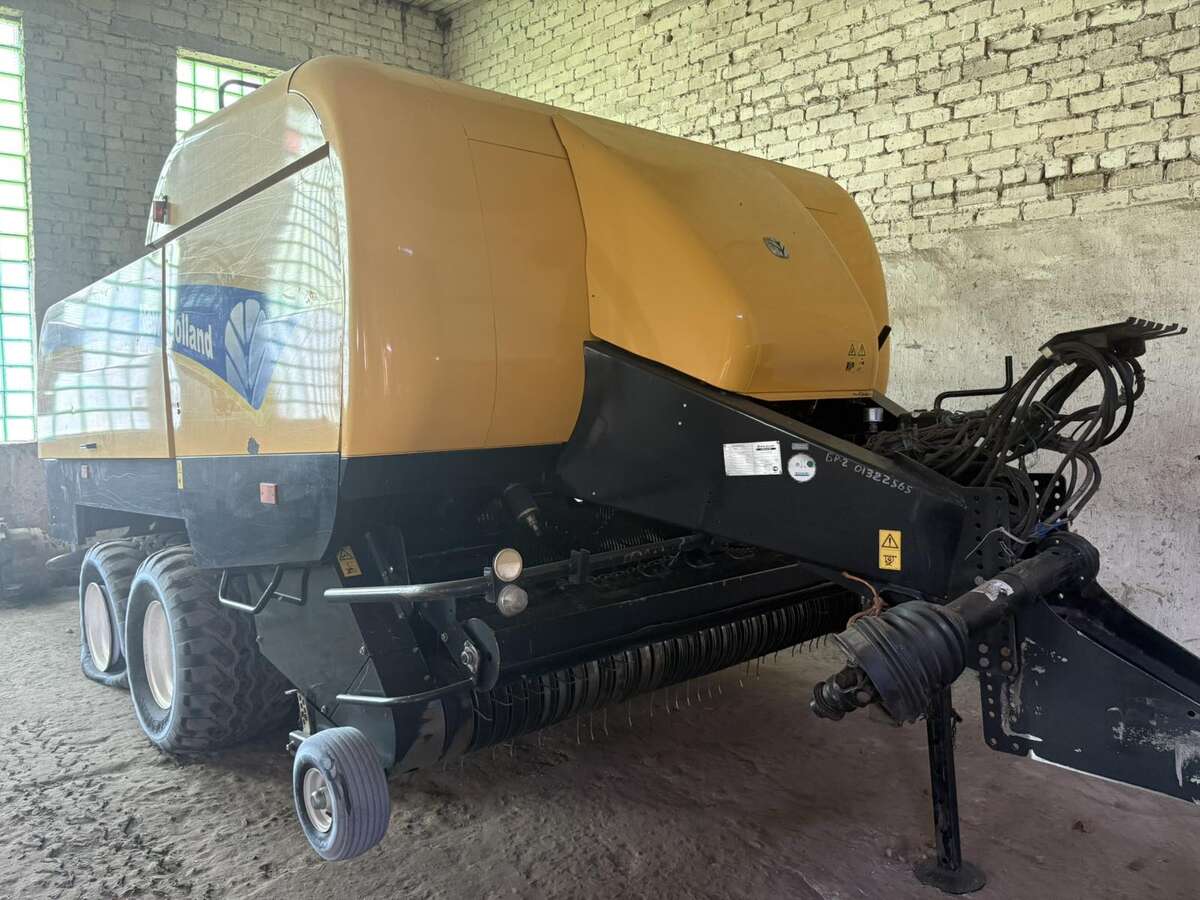 Пресс-подборщик New Holland BB9080