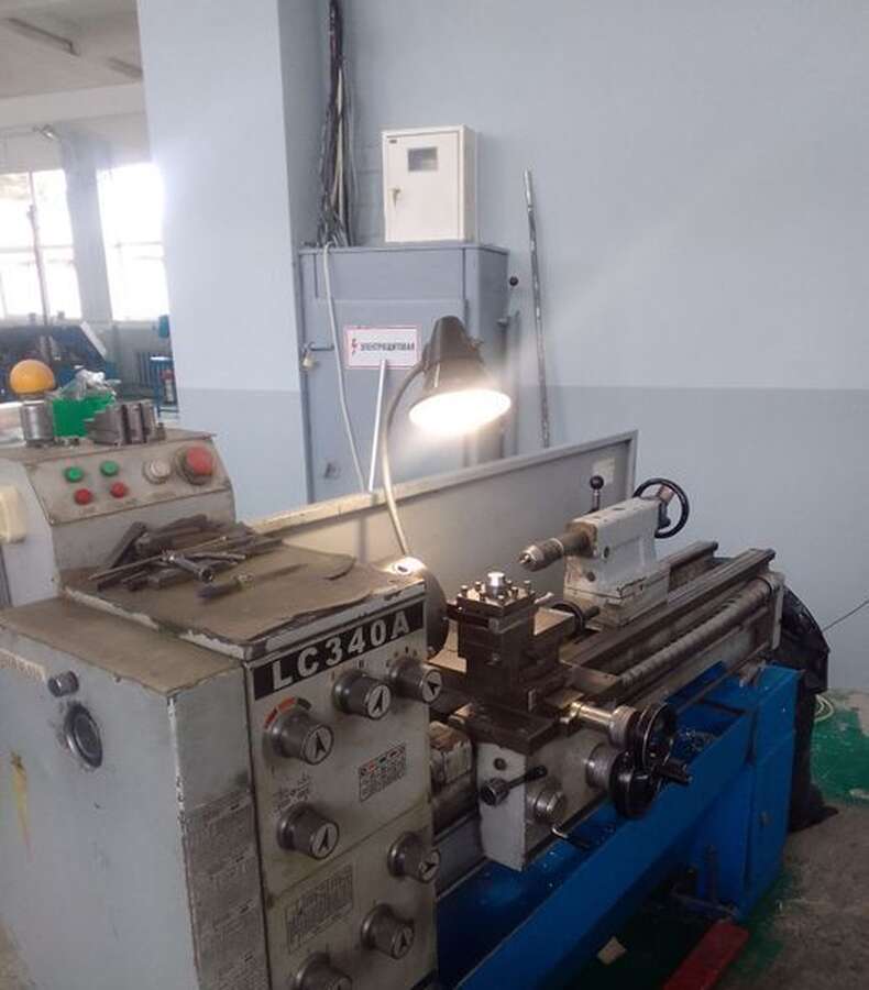 Токарно-винторезный станок LC340A