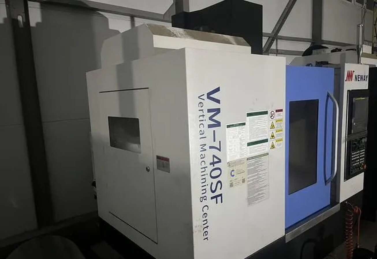 Вертикальный фрезерный центр с ЧПУ VM740SF