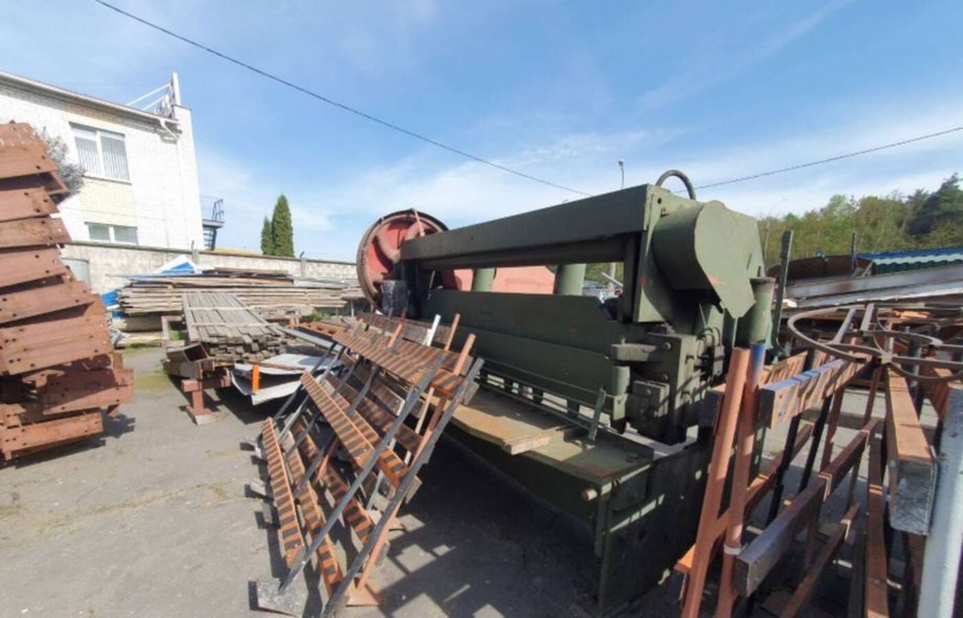 Ножницы гильотинные