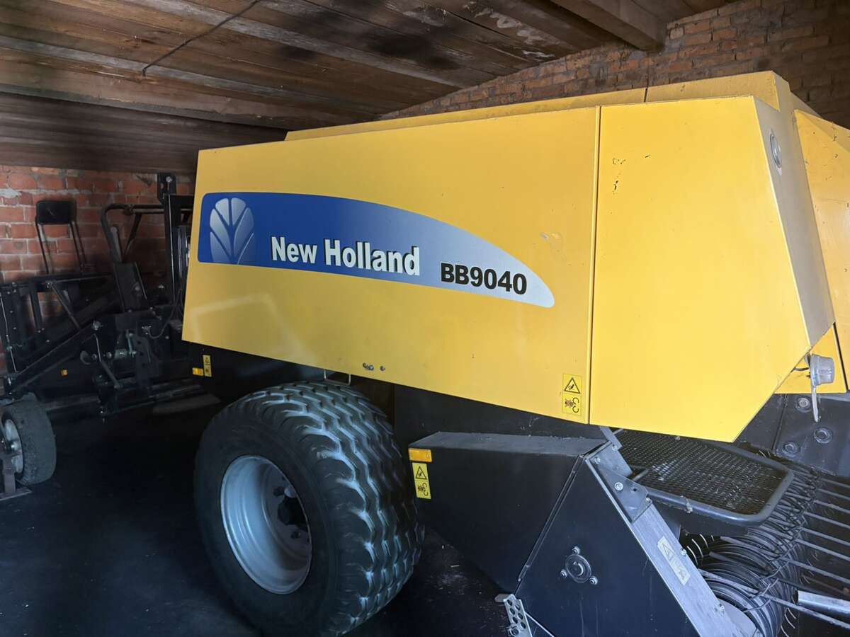 Пресс-подборщик New Holland BB9040