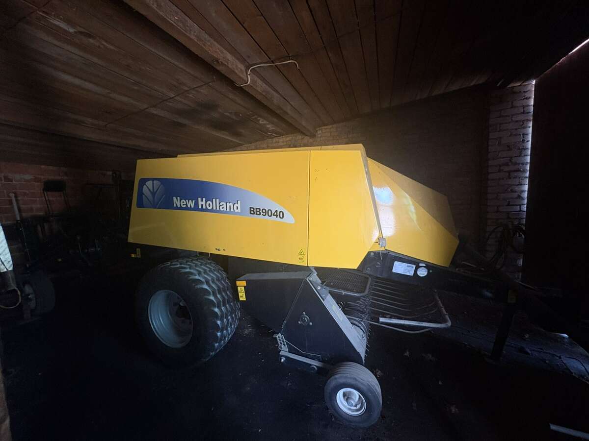 Пресс-подборщик New Holland BB9040