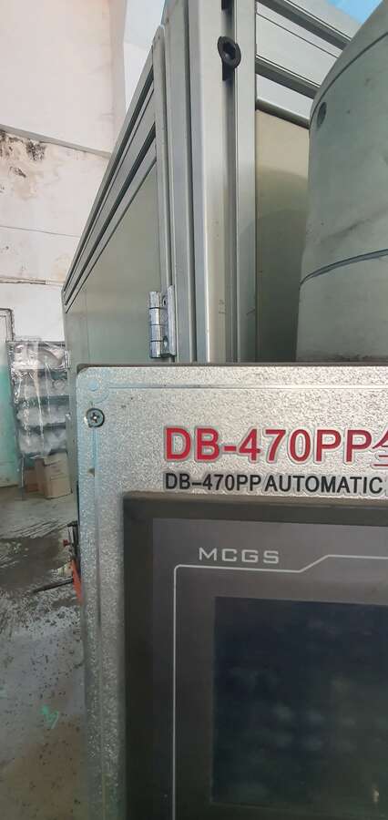 Машина термоформовочная для крышек стаканов DB-470