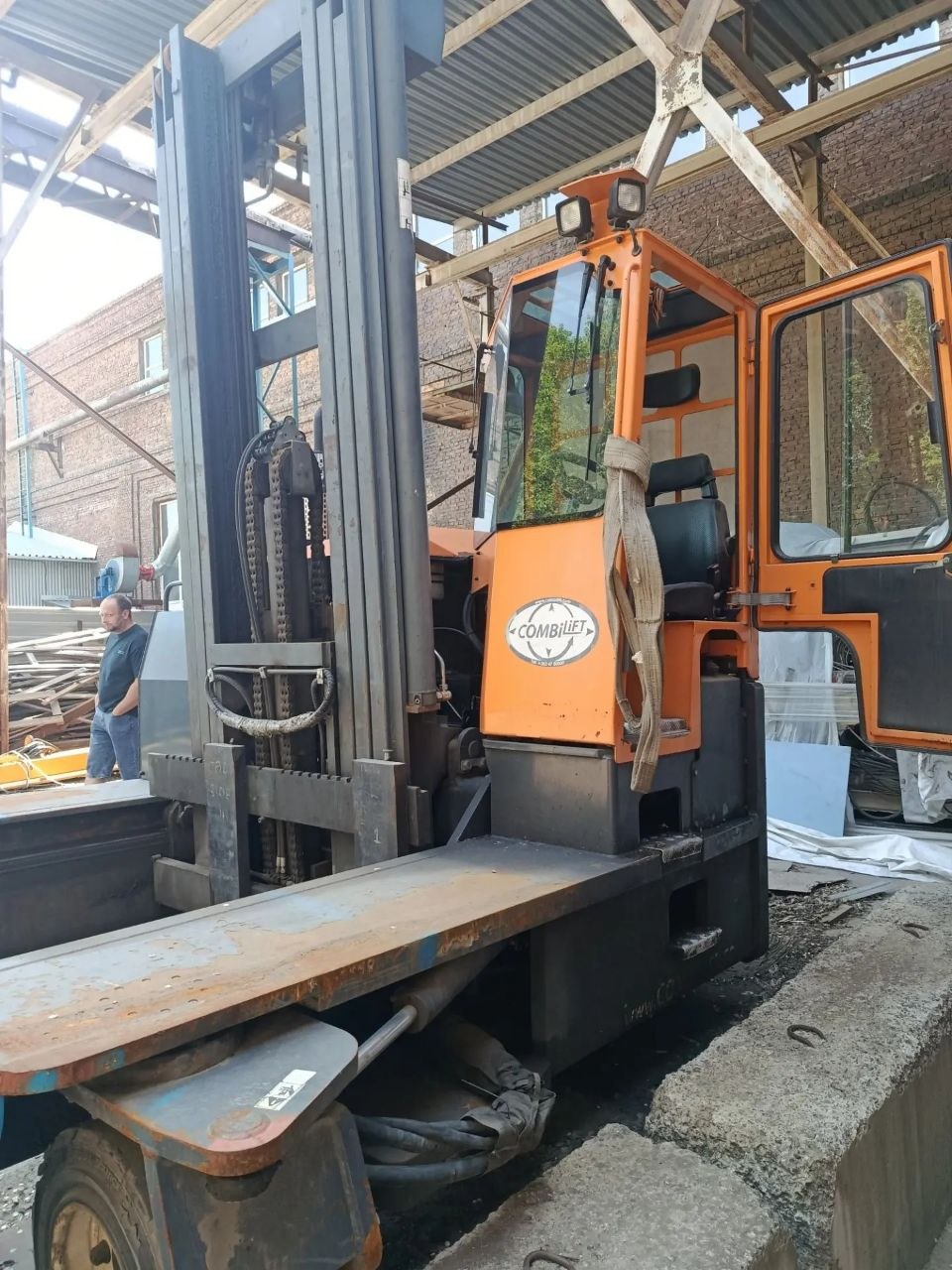 Combilift C8000 многоходовый погрузчик