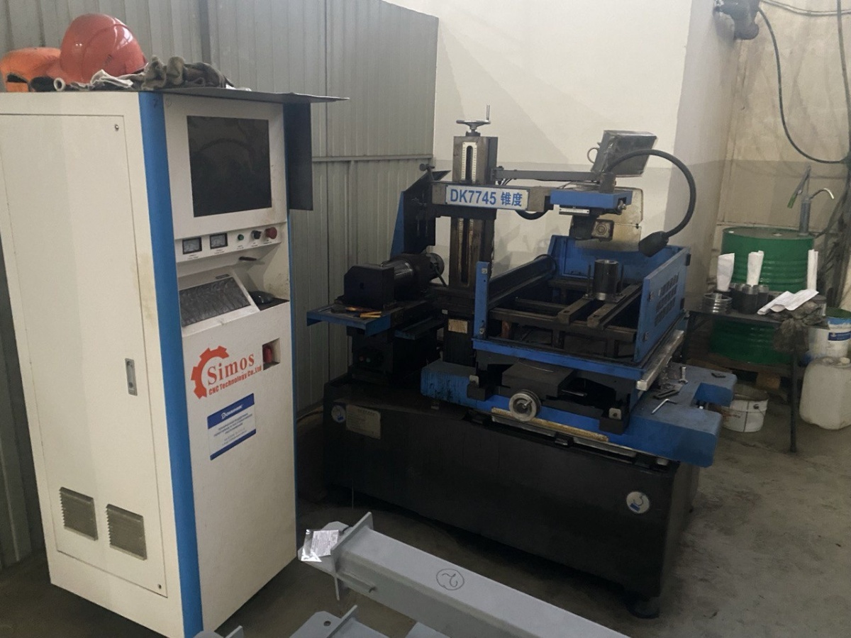 Станок электроэрозийный DK7745LWS
