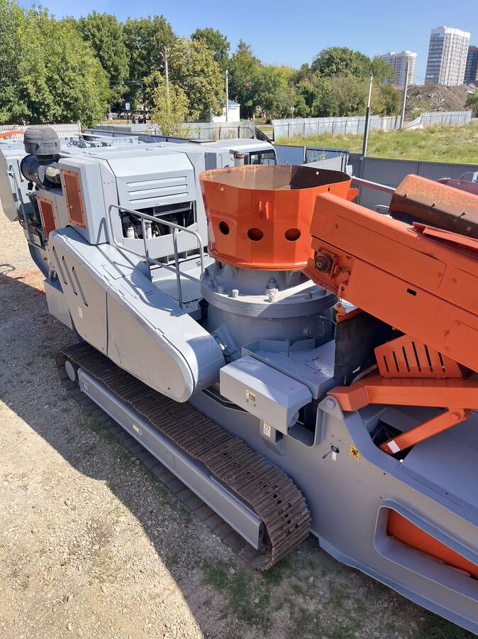 Конусная самоходная дробилка SANDVIK QH 331