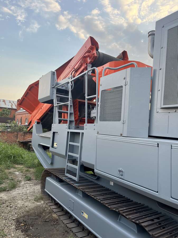 Конусная самоходная дробилка SANDVIK QH 331