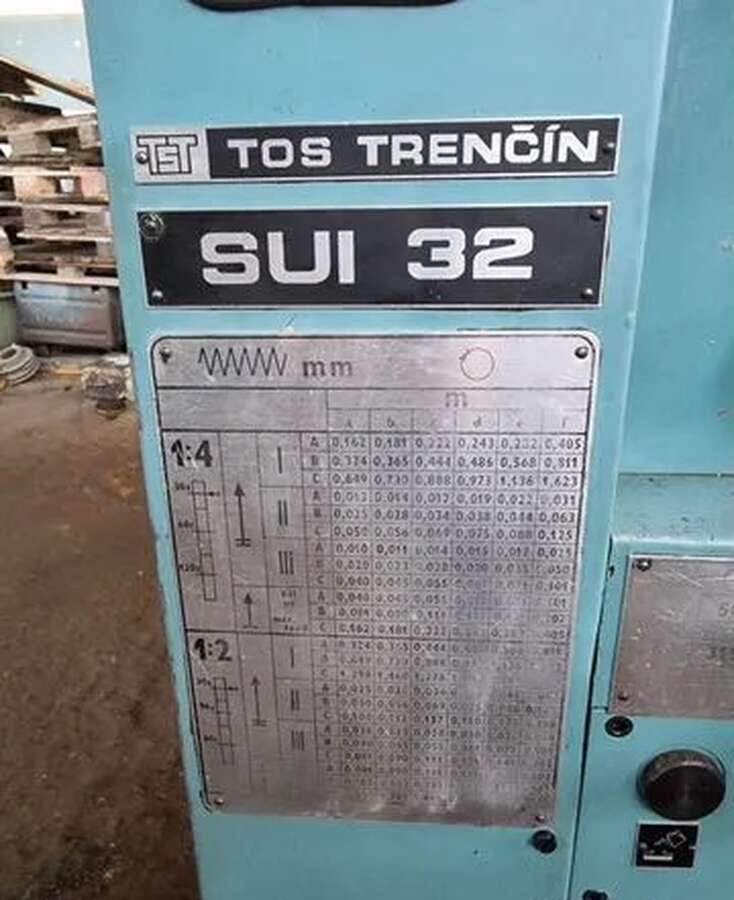 Токарный станок TOS Trencin SUI 32/750