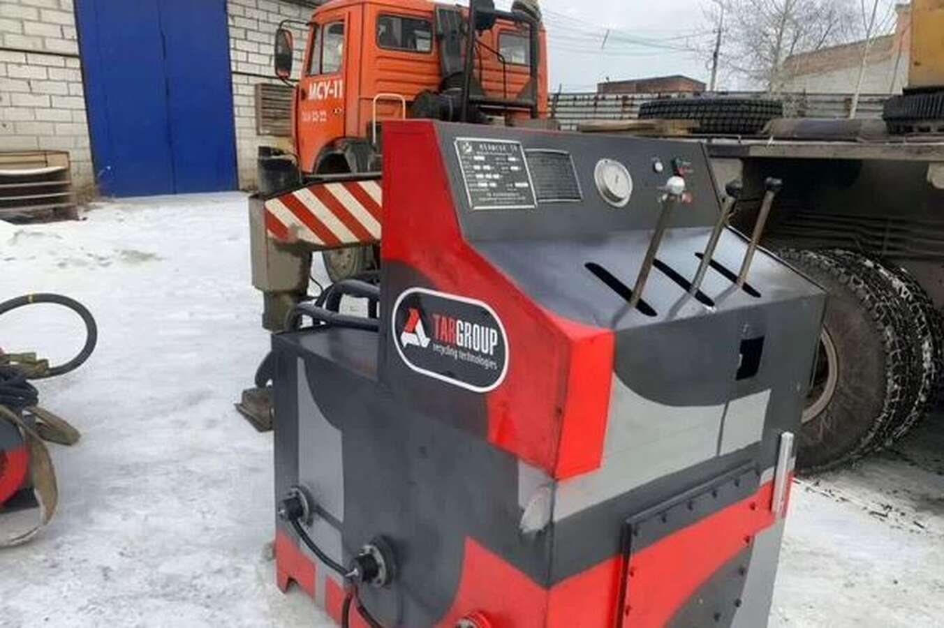 Пресс Y81-135 135 т + готовая площадка
