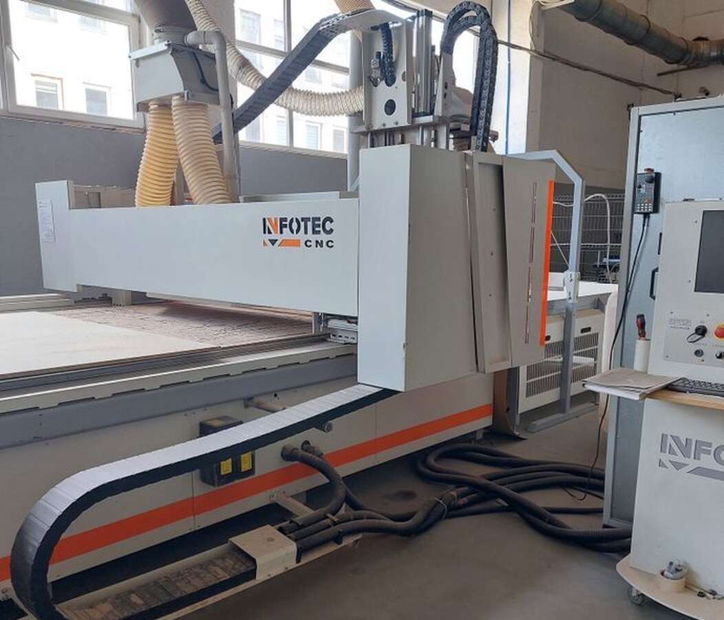 Обрабатывающий центр CNC infotec 3121 PRO PLUS с ЧПУ