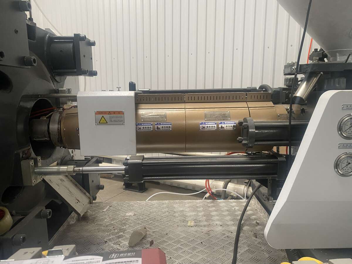 Термопластавтомат GEK 410WGS WITH ELECTRIC CHARGIN