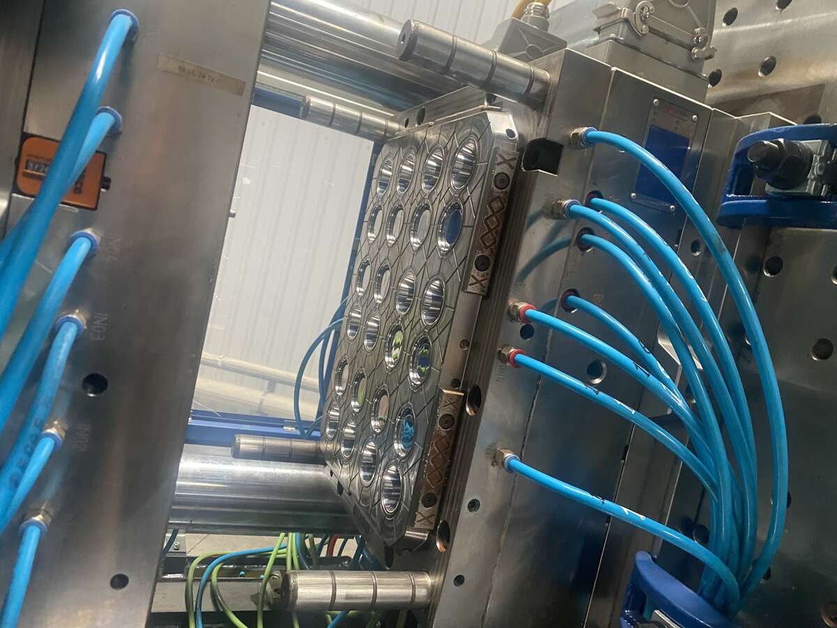 Термопластавтомат GEK 410WGS WITH ELECTRIC CHARGIN