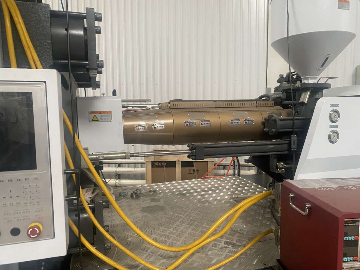 Термопластавтомат GEK 410WGS WITH ELECTRIC CHARGIN
