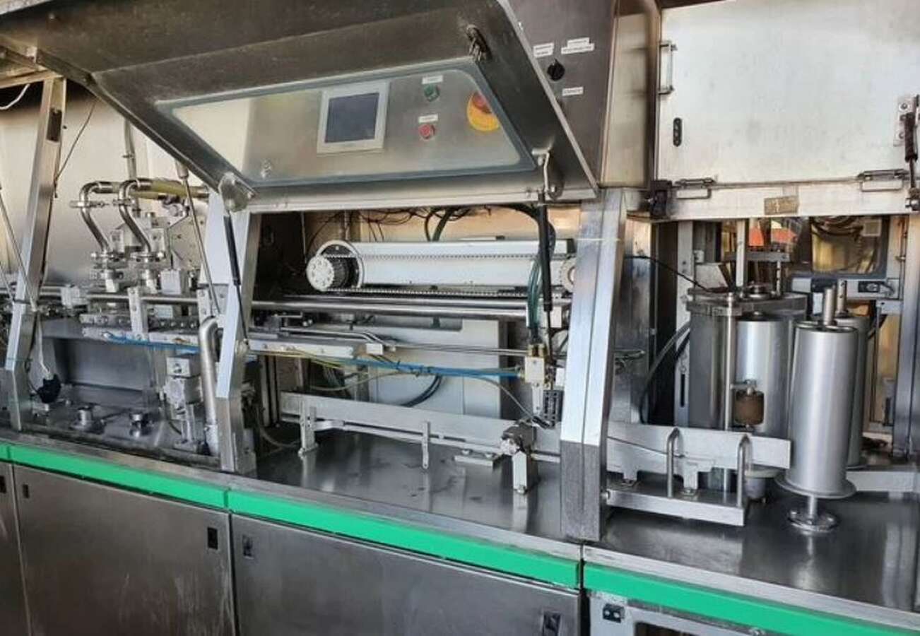 Автомат розлива жидких продуктов в упаковку Кувшин