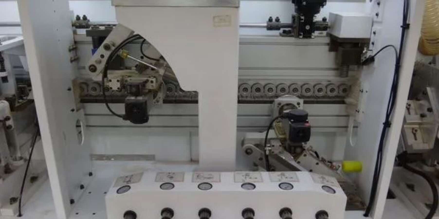 Станок кромкооблицовочный автоматический BJD F-730