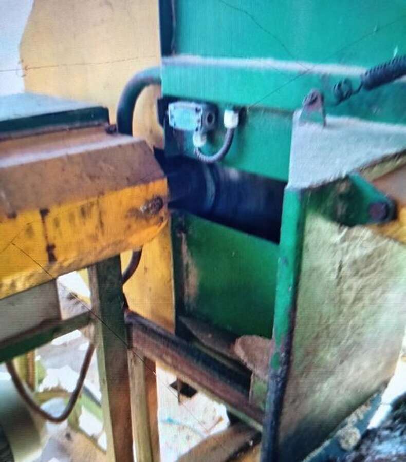 Дровокольная станция с гидроколуном