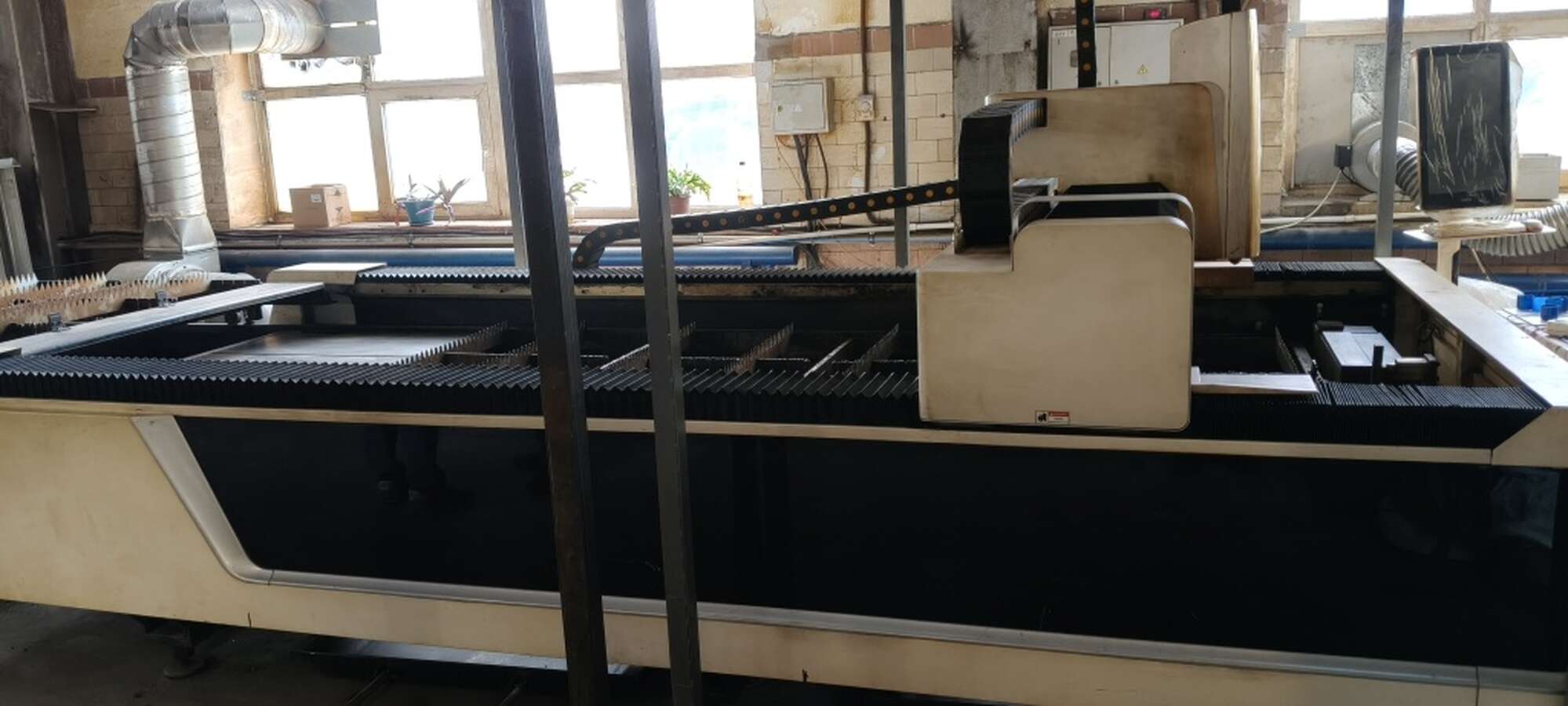 Станок лазерной резки по металлу Bodor P3015