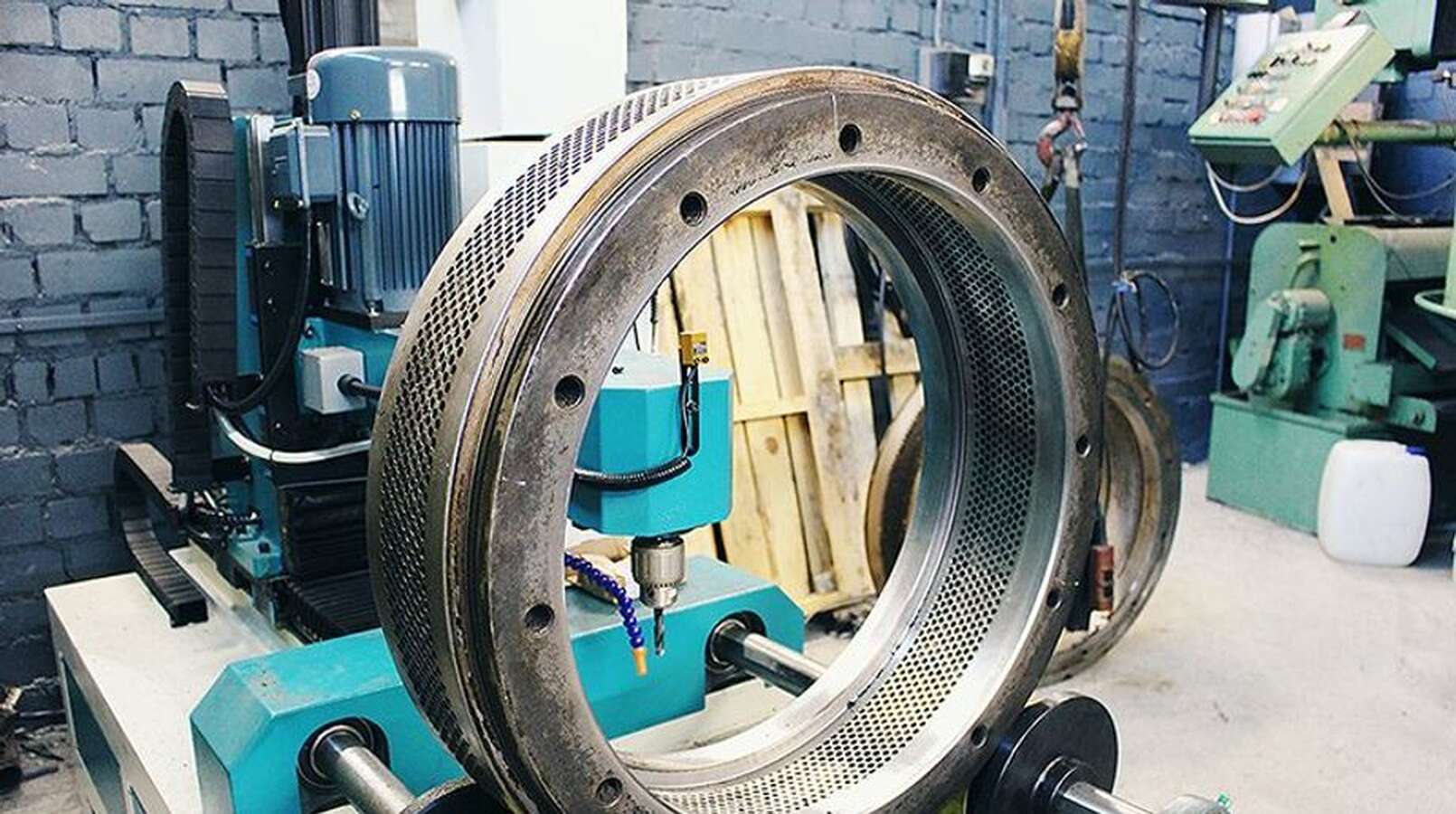 Линия для зенковки кольцевых матриц MLT-DJ550F