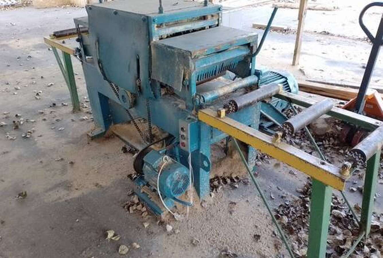 Многопильный станок по дереву
