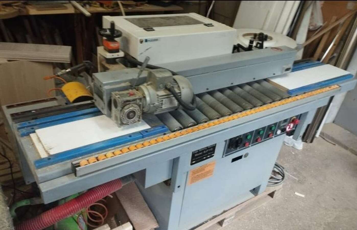Кромкооблицовочный станок BJF-115