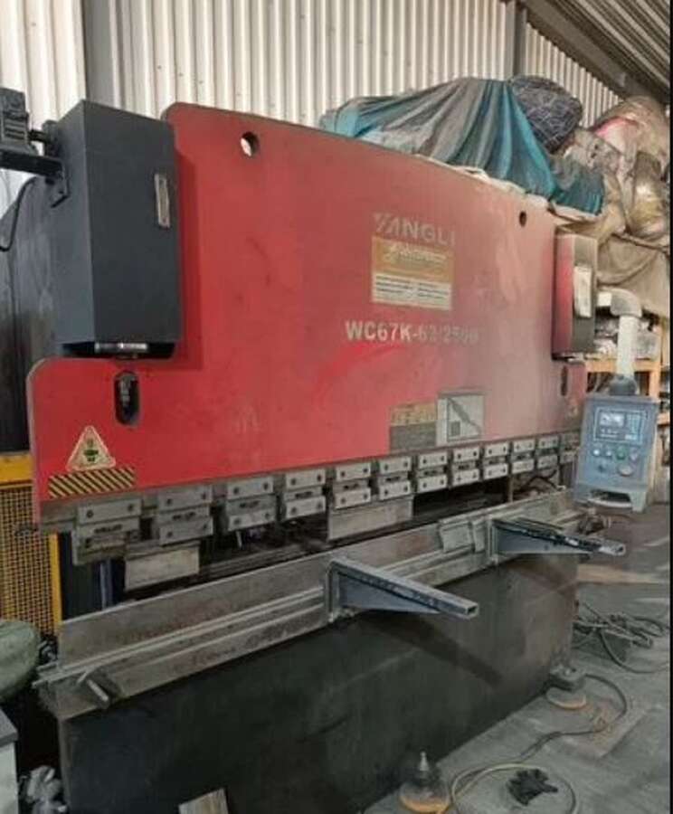 Станок листогибочный Yangli WC67K-63/2500 с ЧПУ