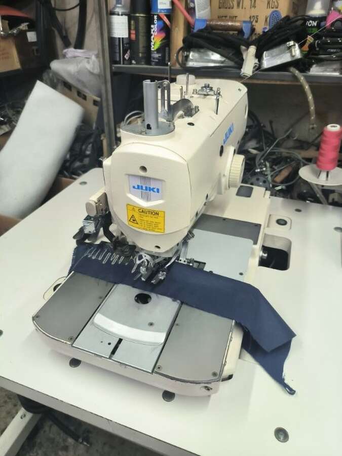 Петельная швейная машина Juki MEB-3200SS с глазком