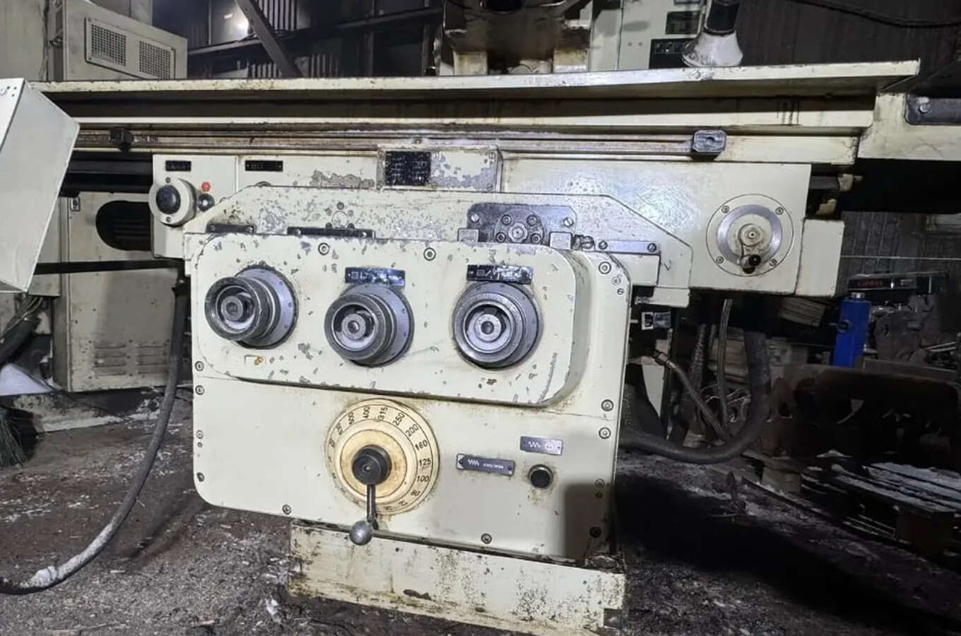 Станок вертикальный консольно-фрезерный FSS-400