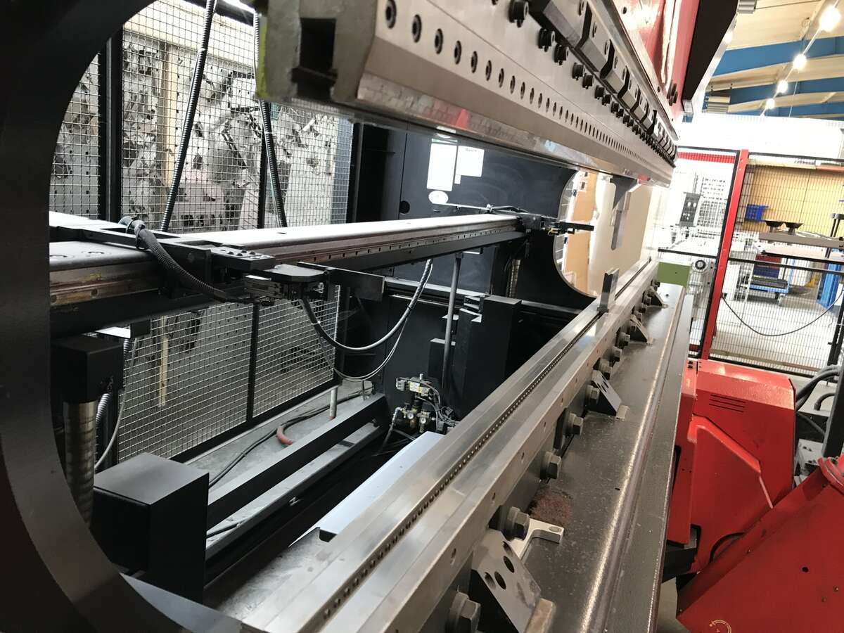 Пресс листогибочный Amada Astro 100-3 с роботом
