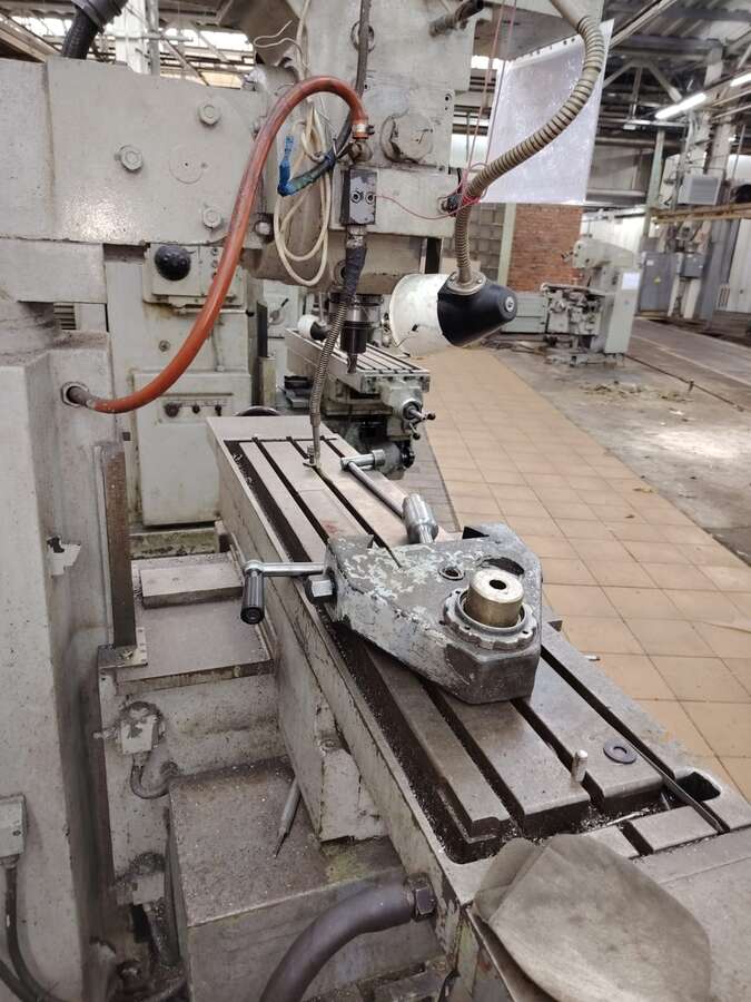 Фрезерный станок TOS FNK-25А