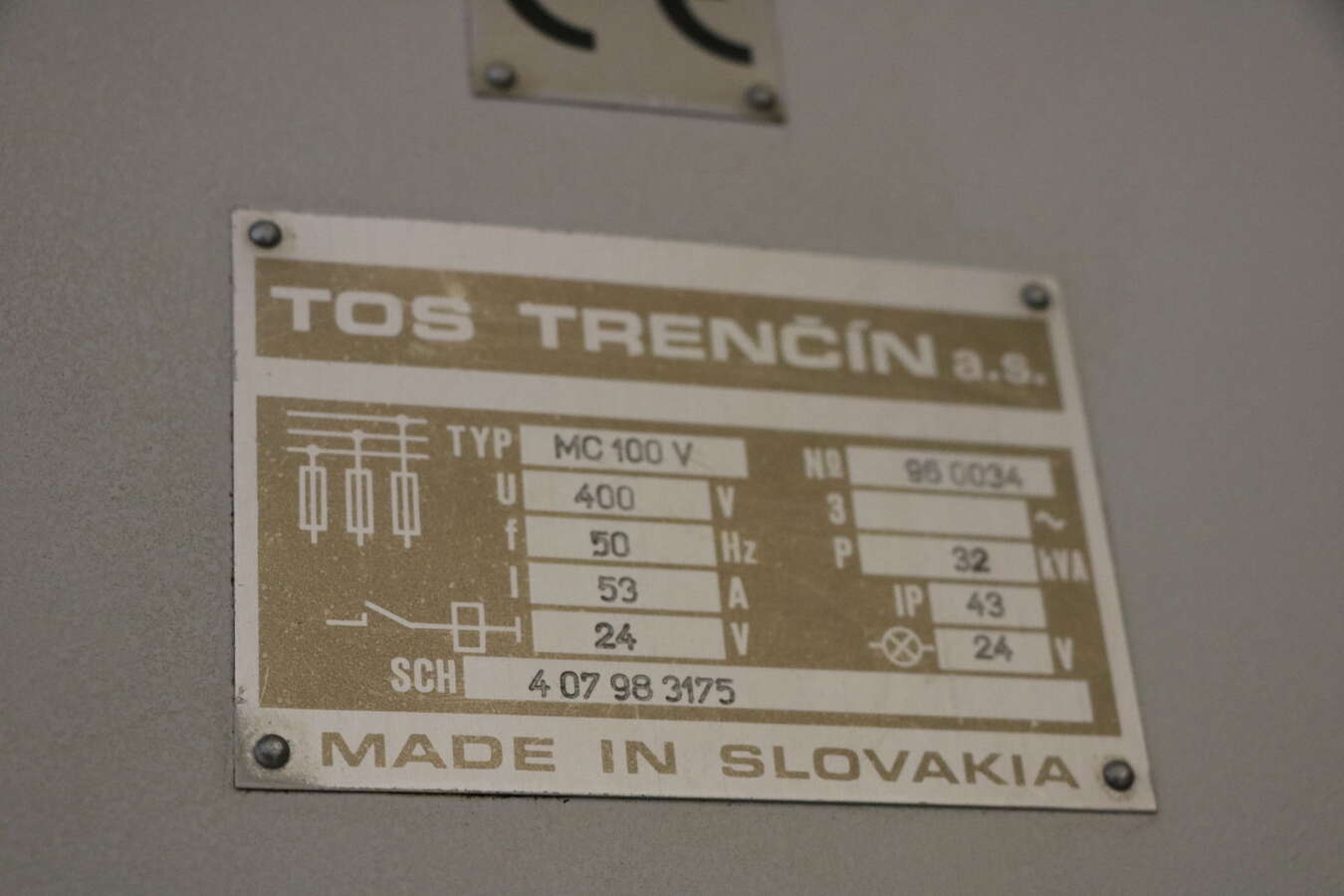 Обрабатывающий станок TOS Trenčín MC 100V