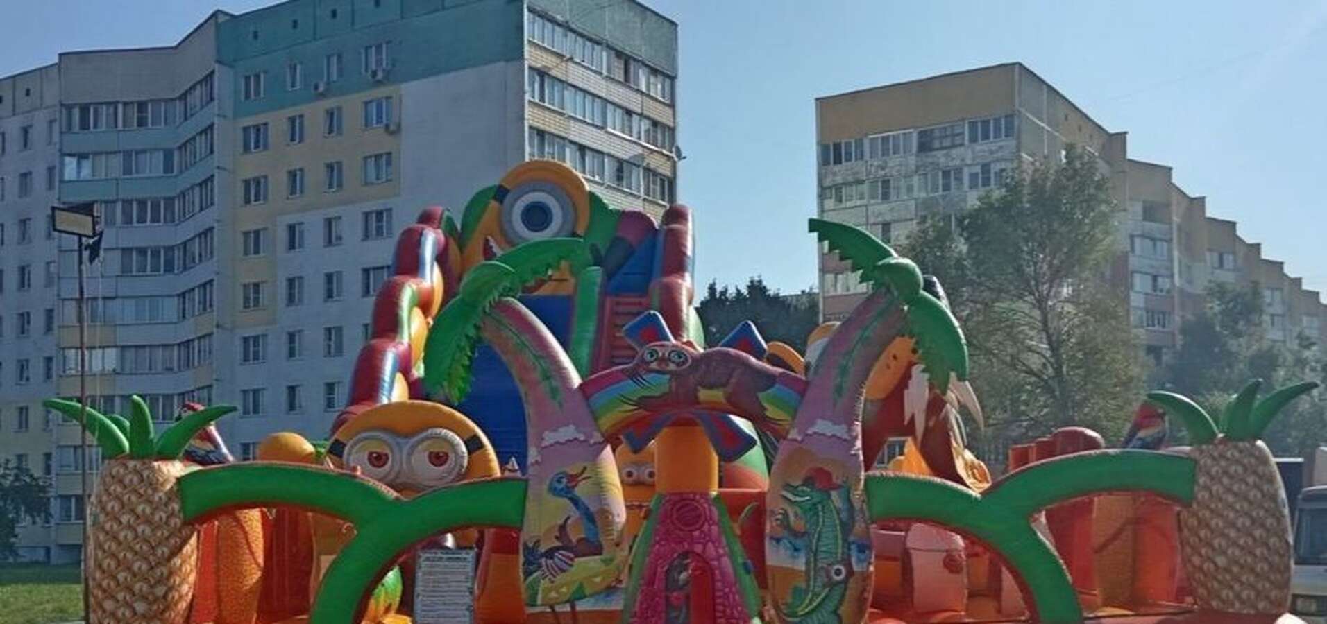 Надувной батут "Миньоны"