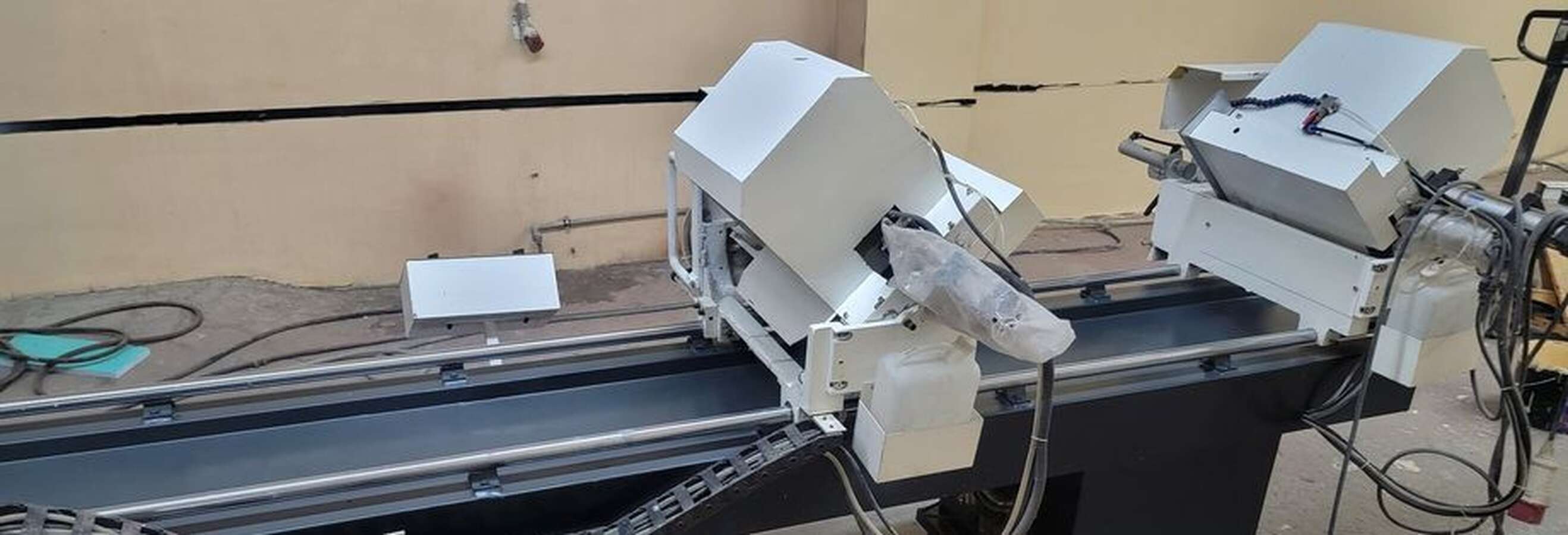 Отрезной станок для профиля LJB05-400X3500