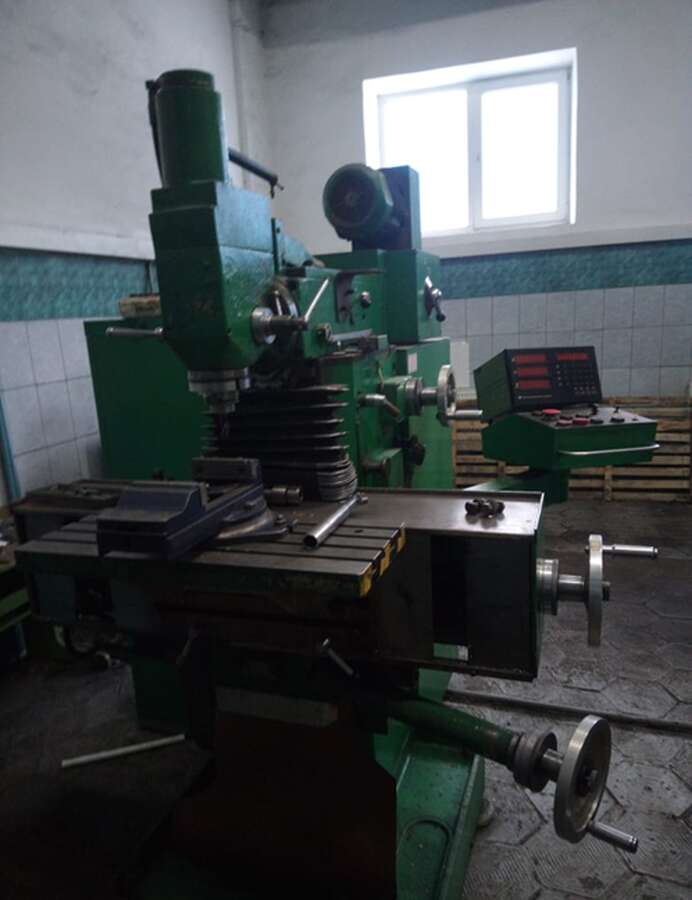 Станок универсально-фрезерный УФ-320 с УЦИ