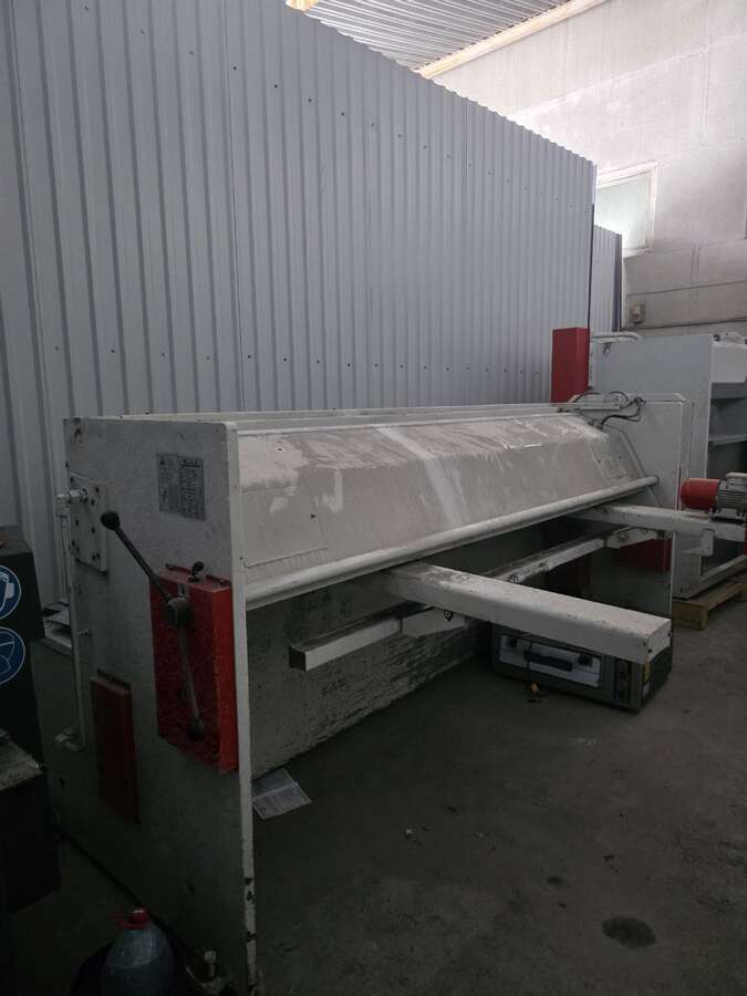Гильотинный ножницы Baykal HGL 3106 NC