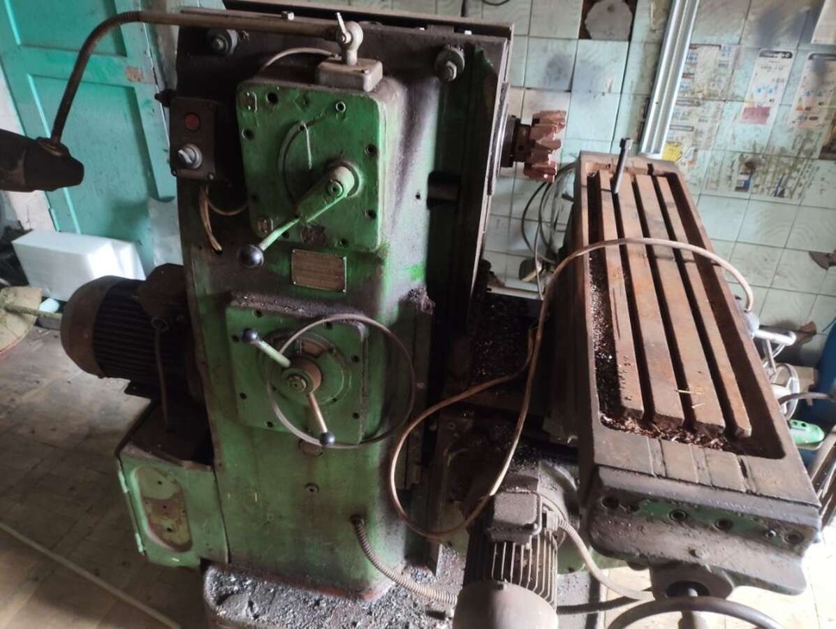 Фрезерный станок по металлу