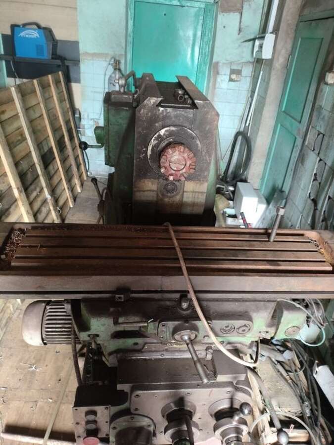 Фрезерный станок по металлу