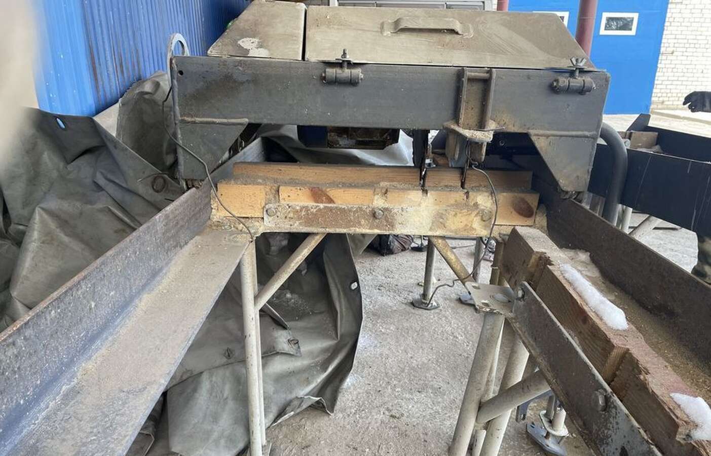 Кромкообрезной станок по дереву
