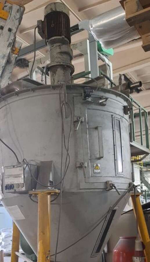Миксер для полимерного сырья 700 л