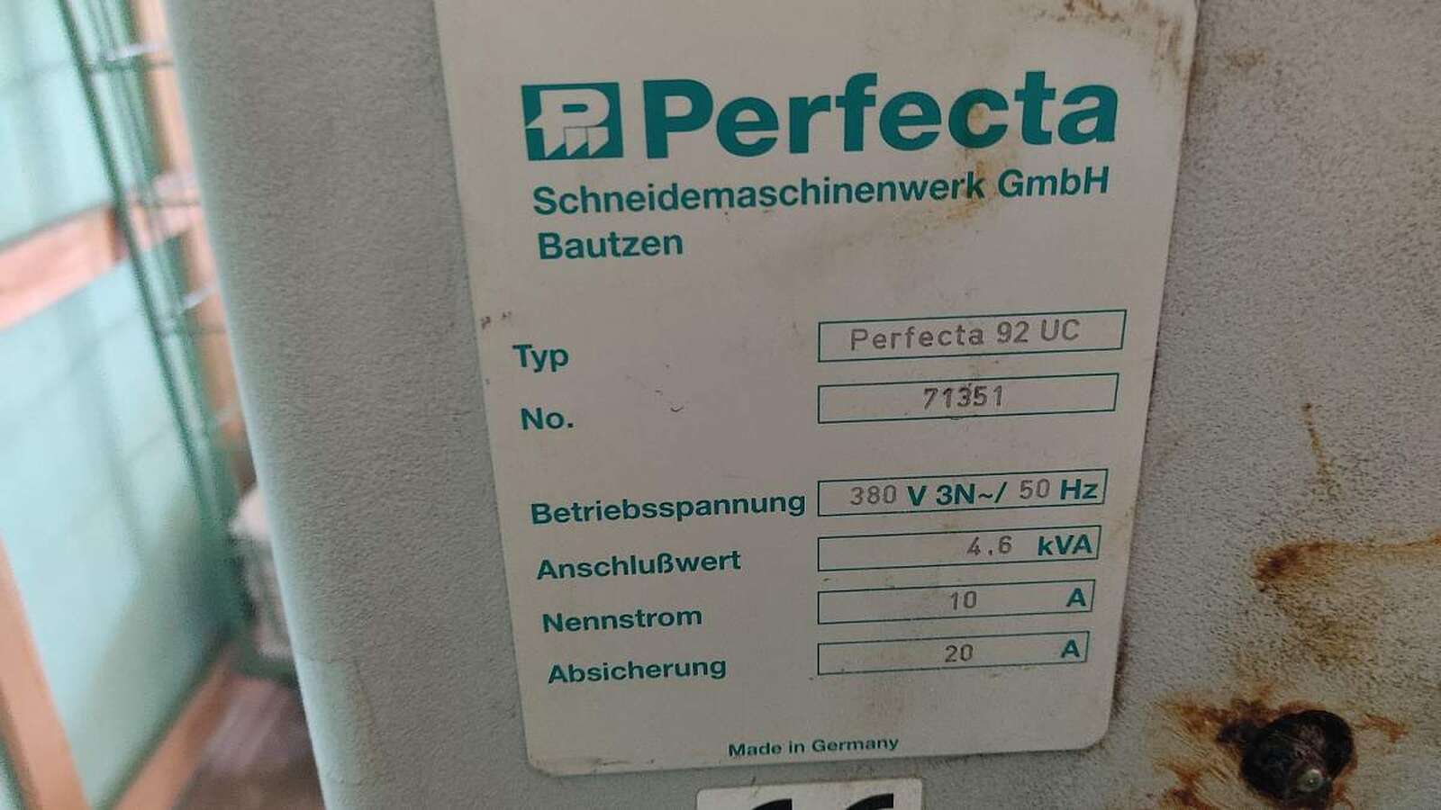Бумагорезальная машина Perfecta 92-UC