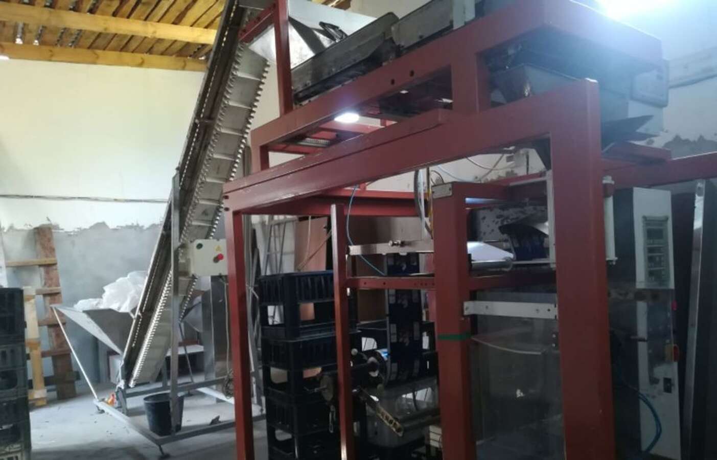 Фасовочный аппарат для сыпучих продуктов с конвеером
