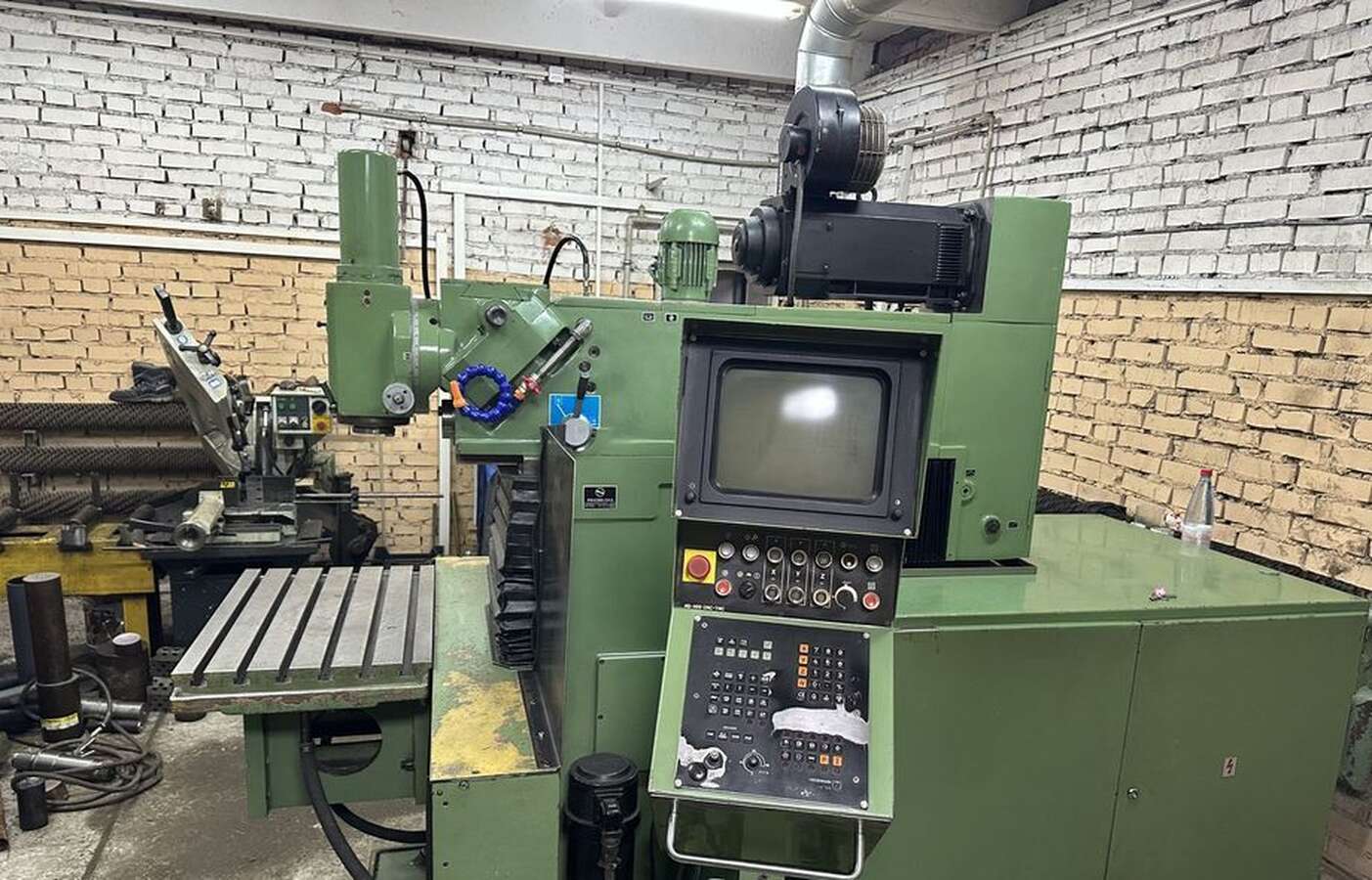 Cтанок фрезерный Prvomajska AG-400CNC 1989г.в.