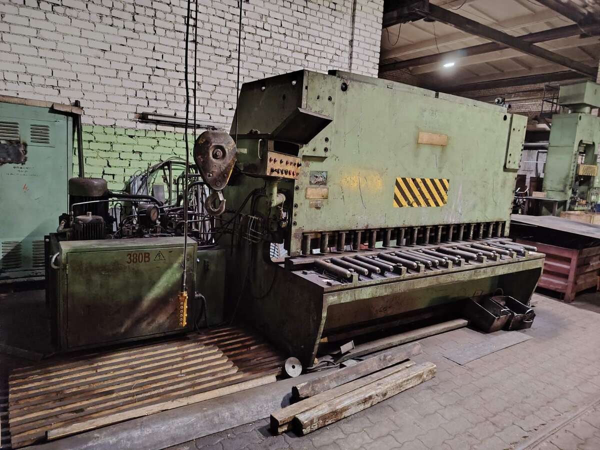 Гильотинные ножницы FDT 16х3150