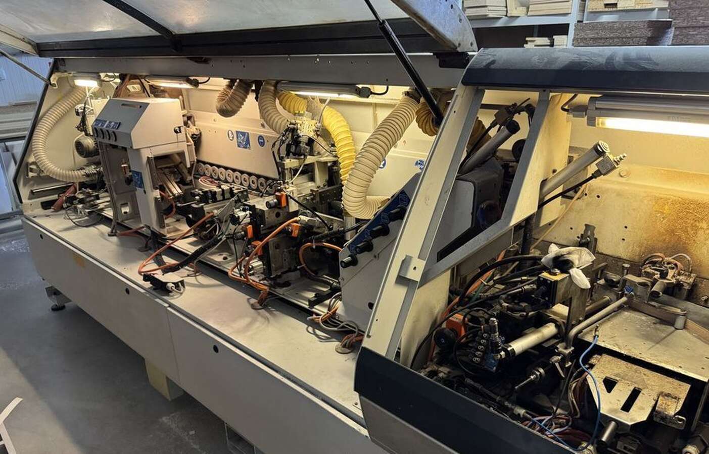 Кромкооблицовочный станок BIESSE AKRON 435