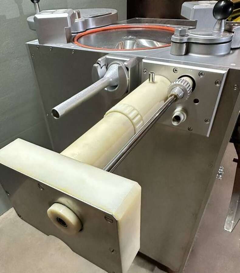Шприц колбасный c перекрутчиком Heinrich 40