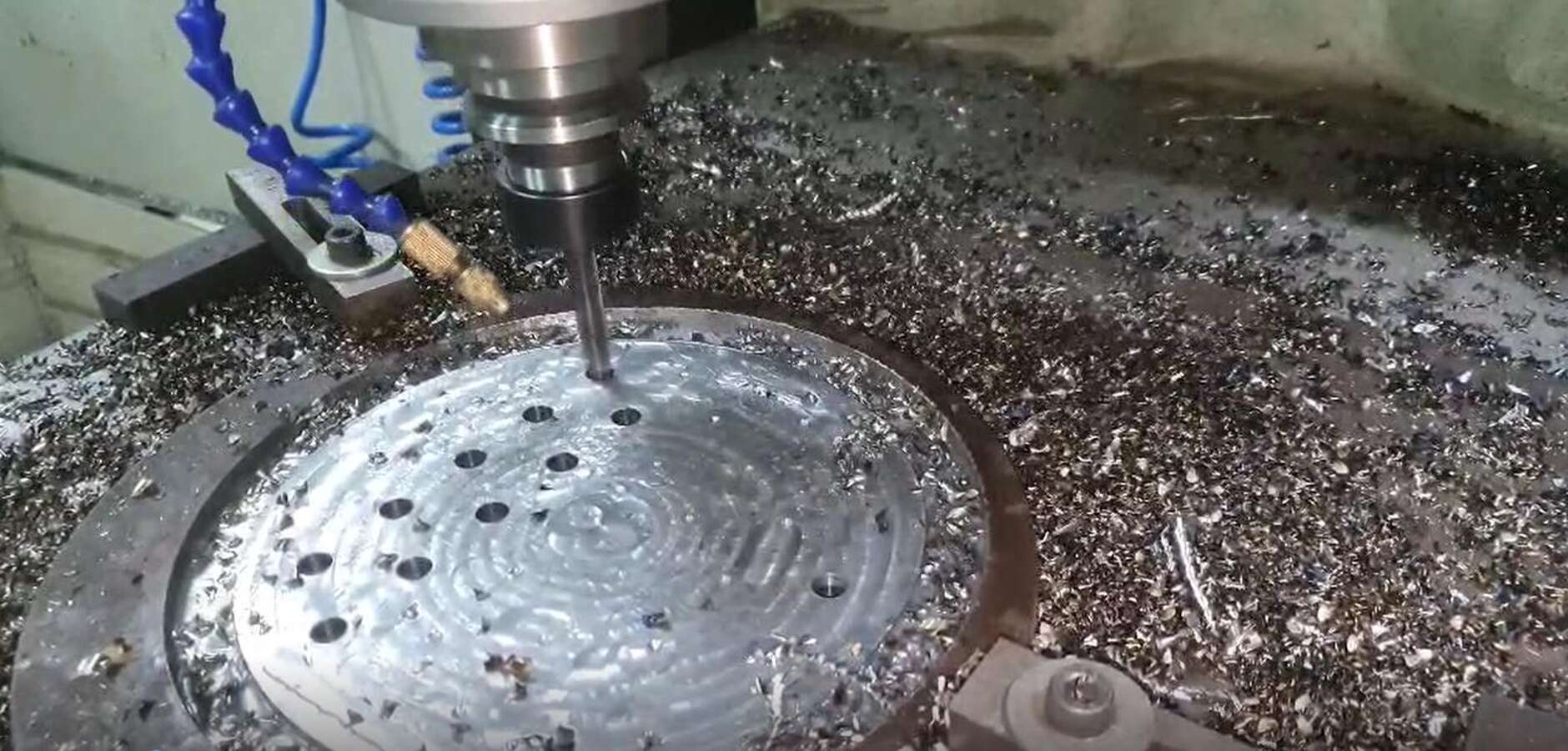 Станок фрезерный с ЧПУ по металлу