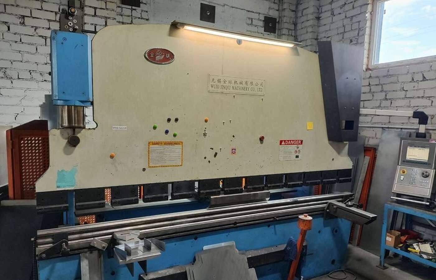 Листогиб WE67K 125 тонн усилие 3200мм