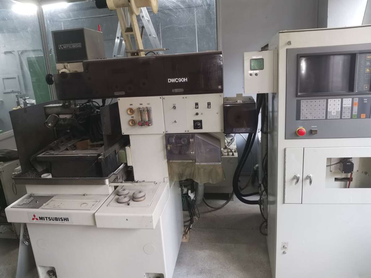 Электроэррозийный станок Mitsubishi DWC90C